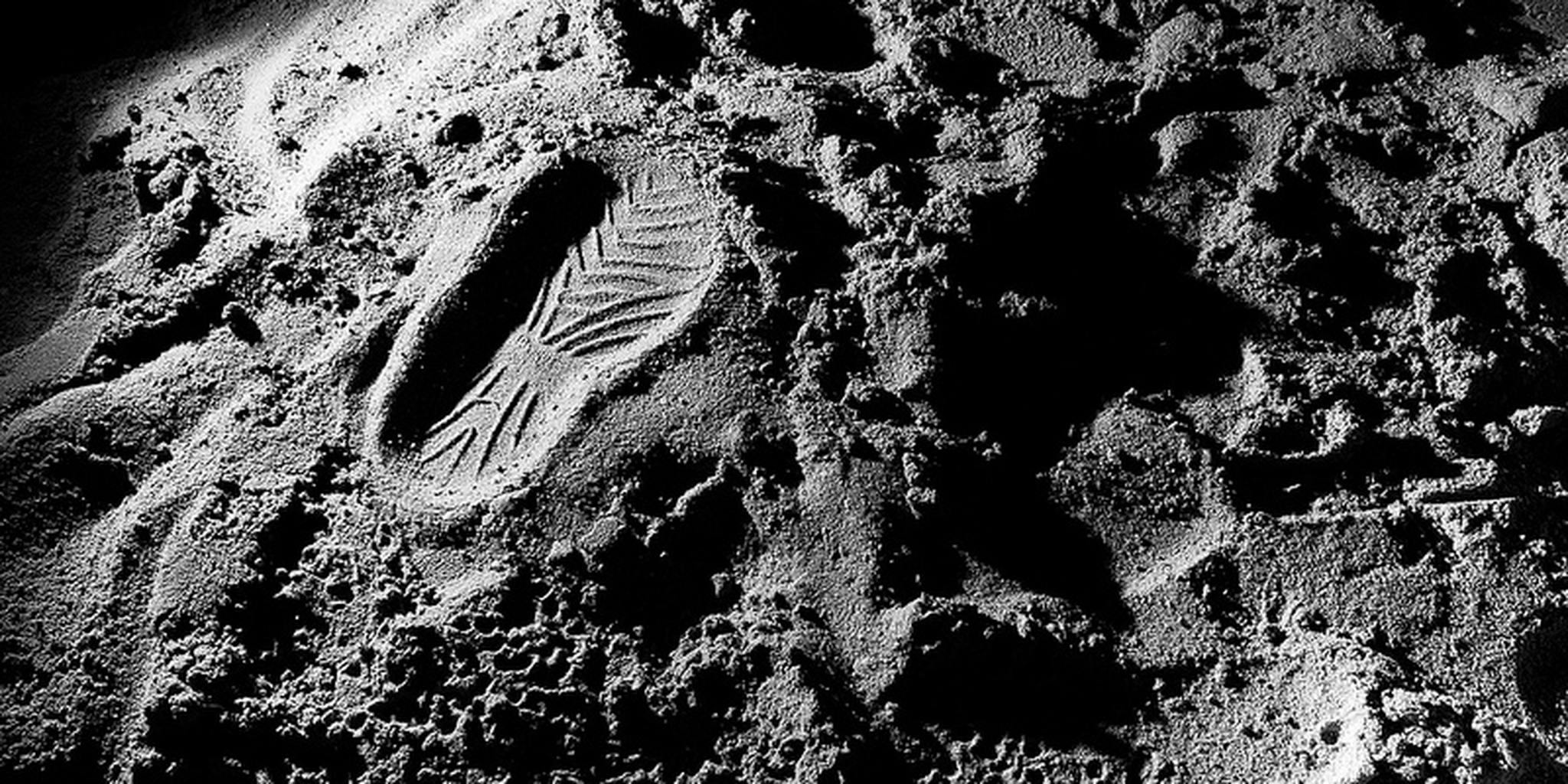 Следы на Луне. Moon footprint. Следы на Луне для детей. Следы раскола на Луне.