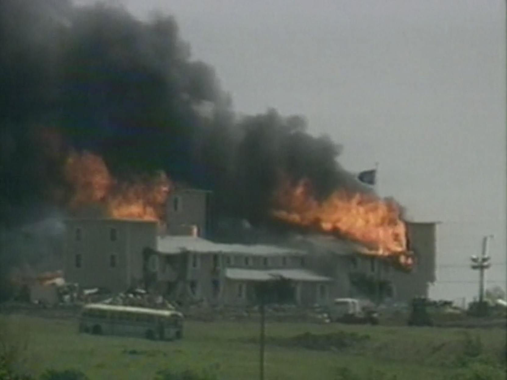 best documentaries on amazon: Waco Rules of Engagement