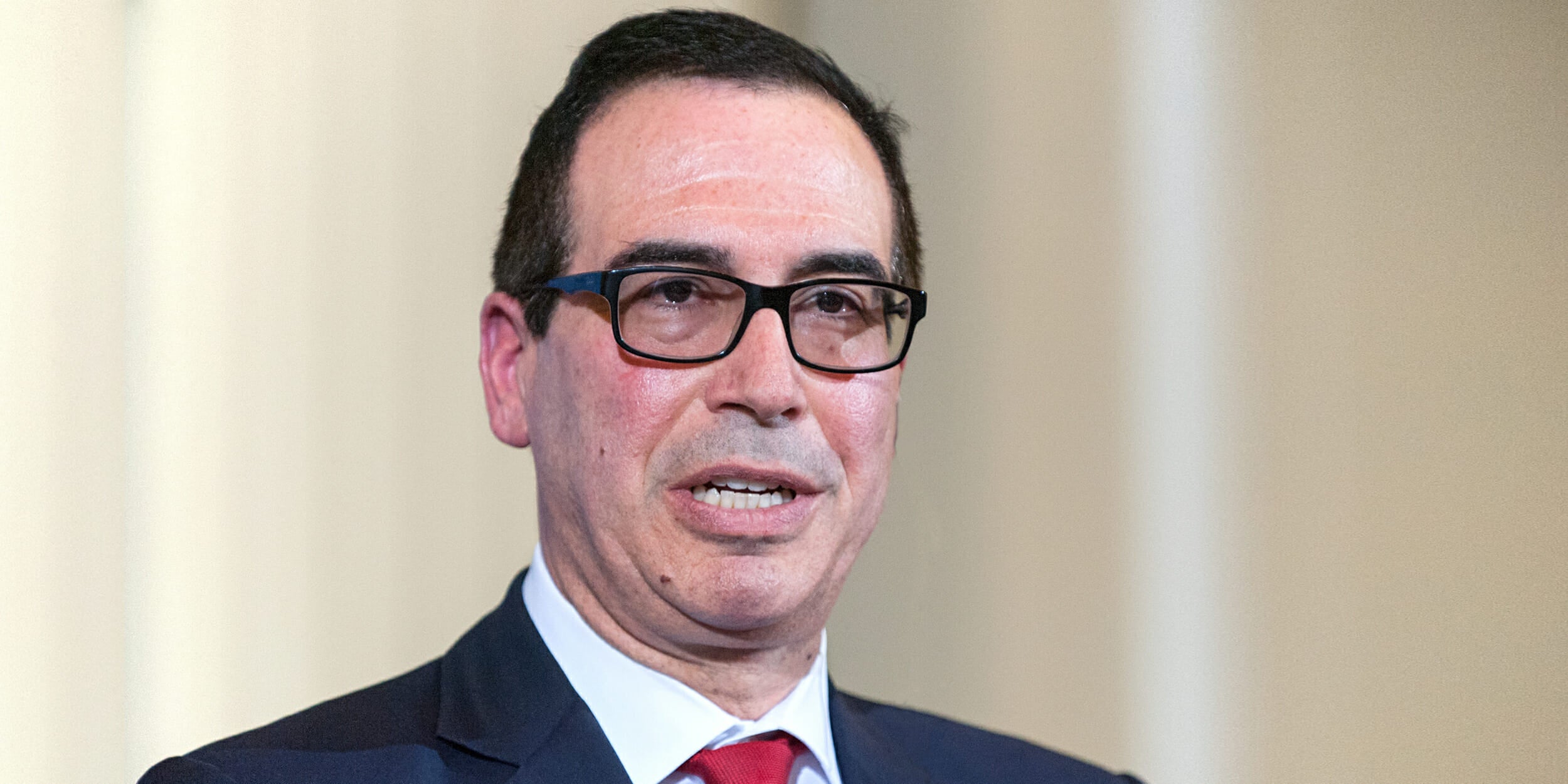 trump cabinet members travel : Steve Mnuchin