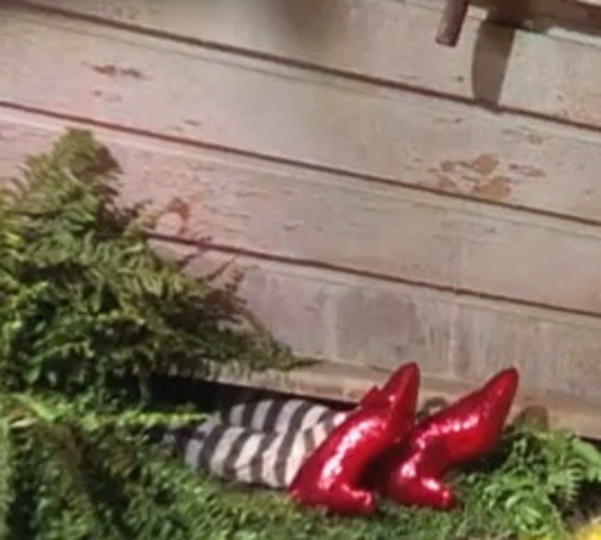 "Ding Dong! The Witch Is Dead" climbs charts after Thatcher's death