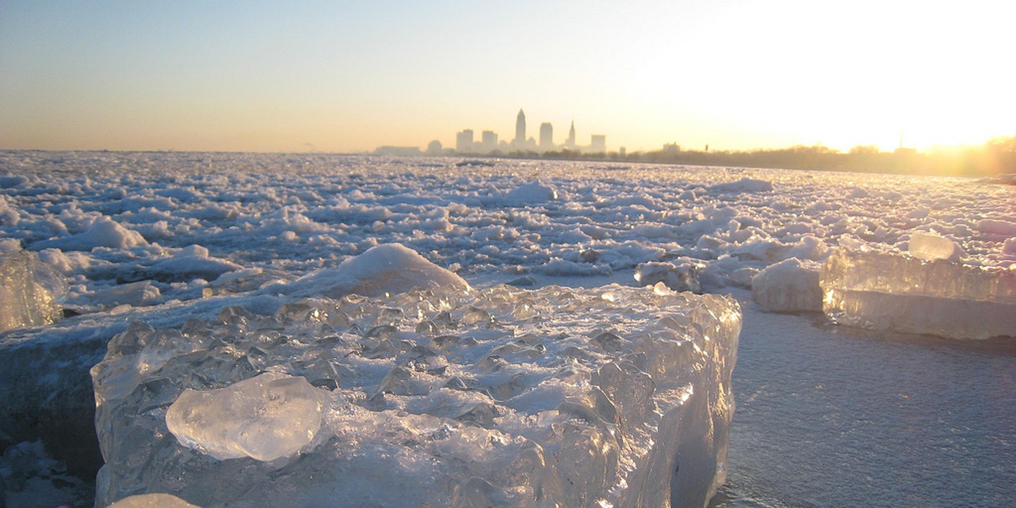 Lake Erie Is Frozen And The Photos Are Stunning The Daily Dot   928b6c5572969896f32f88515f0eaf02 