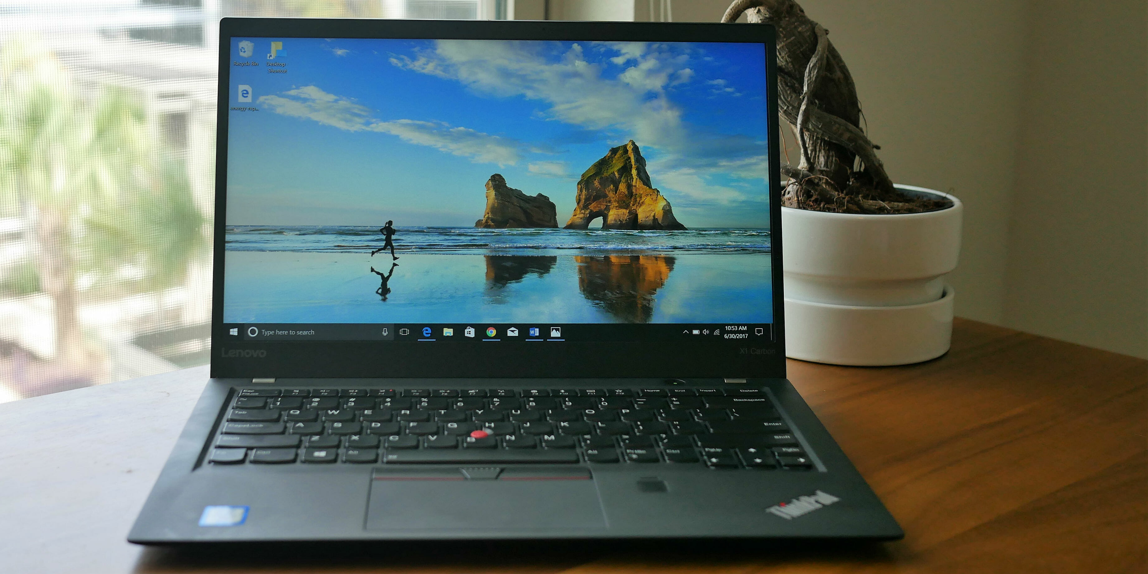 Review: Lenovo ThinkPad X1 Carbon Is Worth Blowing Your Budget On