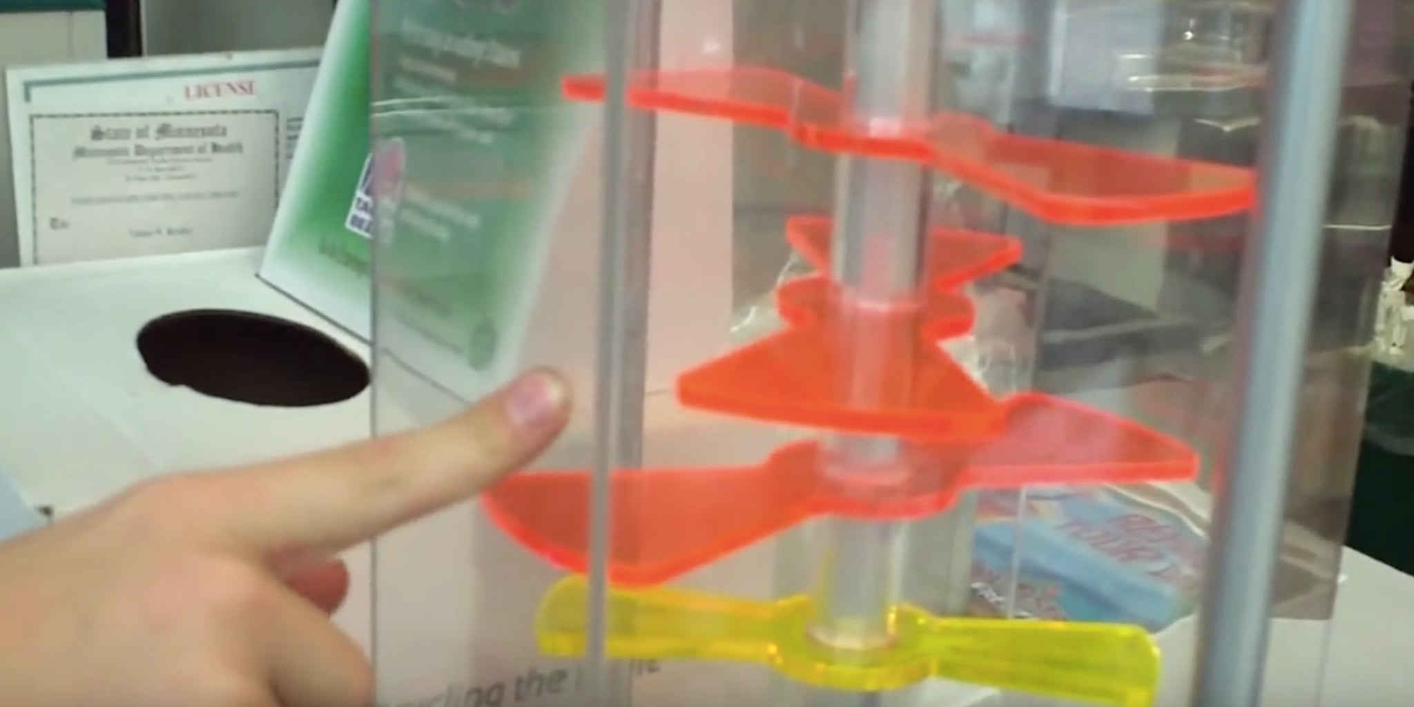 Kid Reveals The Secret To Winning That Taco Bell Coin drop Game Kid Reveals The Secret To Winning That Taco Bell Coin drop Game